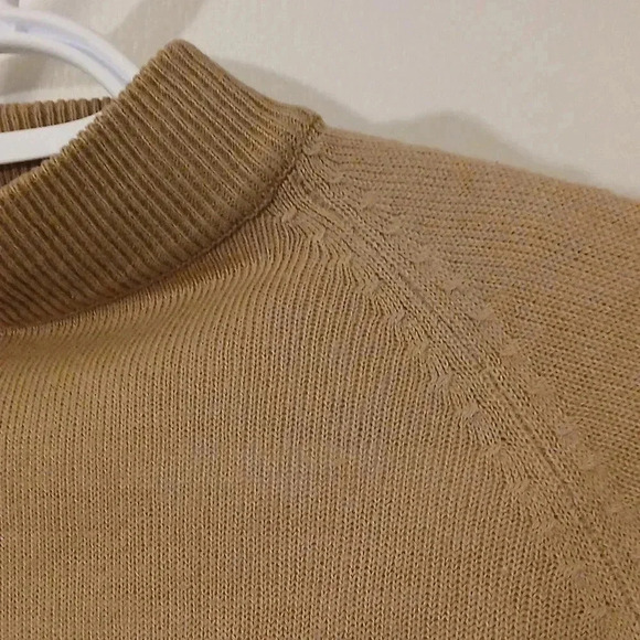 Vintage  sweater like new condition - Picture 2 of 5